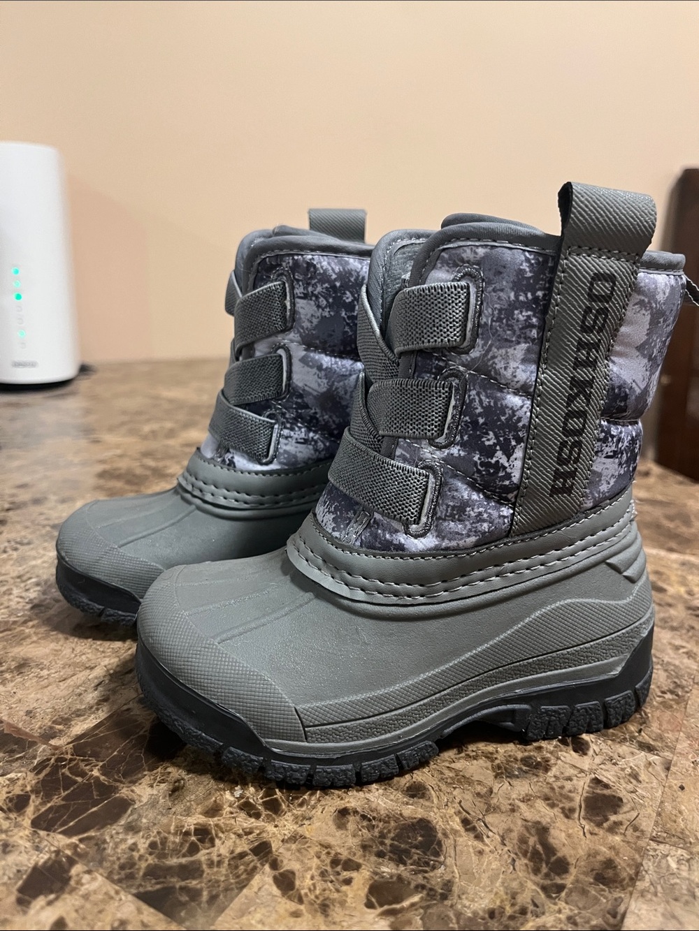 OshKosh B'gosh Gray Camouflage Toddler Snow Boots Size 5M